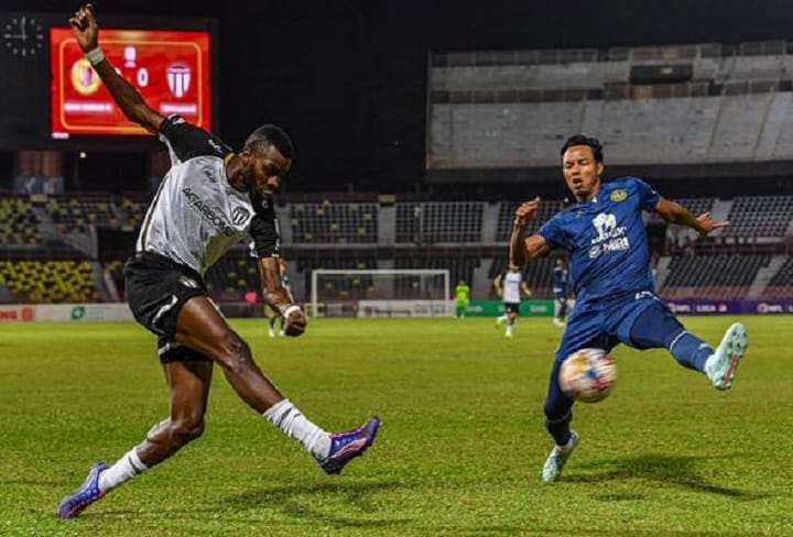 Terengganu FC tewaskan NSFC 2-0 di Paroi Terengganu FC tewaskan NSFC 2-0 di Paroi