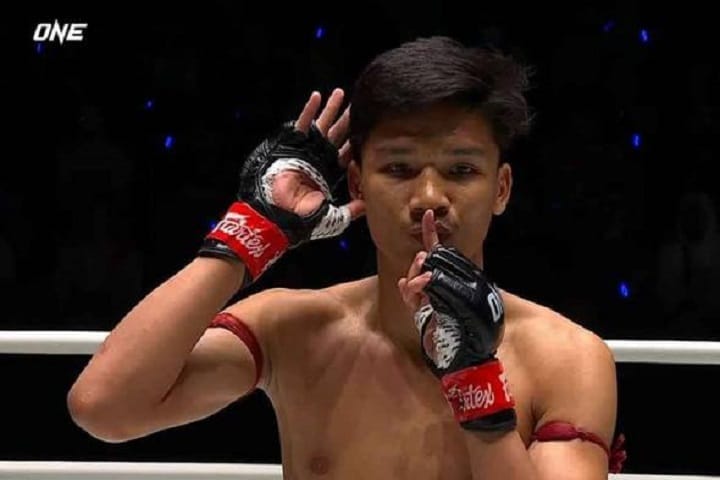 Aliff Gegarkan One Fight Night 28, Tewaskan Shamil Adukhov dalam 70 Saat Aliff Gegarkan One Fight Night 28, Tewaskan Shamil Adukhov dalam 70 Saat