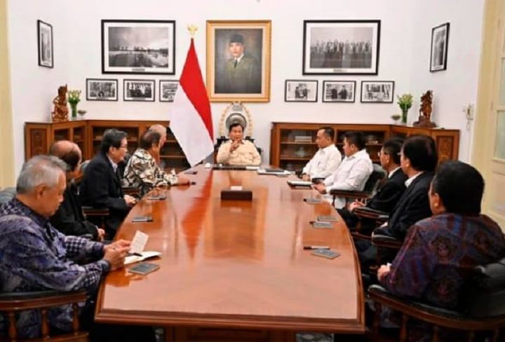 Presiden Indonesia bertemu tokoh perniagaan terkemuka untuk bincang ekonomi negara Presiden Indonesia bertemu tokoh perniagaan terkemuka untuk bincang ekonomi negara