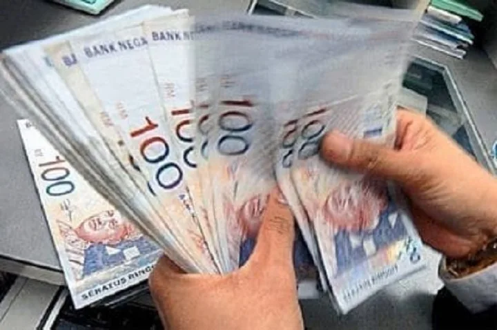 Ringgit dibuka tinggi pada pagi ini Ringgit dibuka tinggi pada pagi ini