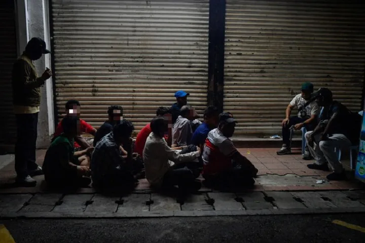 Lelaki menyamar petugas media antara 32 pendatang tanpa izin ditahan Imigresen Lelaki menyamar petugas media antara 32 pendatang tanpa izin ditahan Imigresen