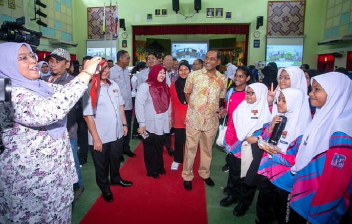 Universiti bebas tentukan kursus mereka sendiri – Zambry Universiti bebas tentukan kursus mereka sendiri – Zambry