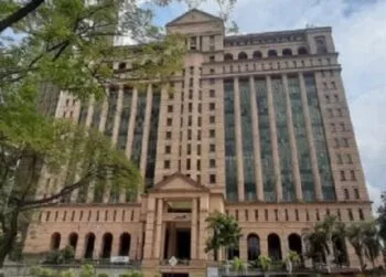 Bursa dibuka tinggi pada pagi ini