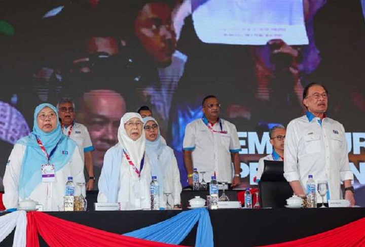 Kongres Nasional PKR diteruskan dengan sesi perbahasan Kongres Nasional PKR diteruskan dengan sesi perbahasan