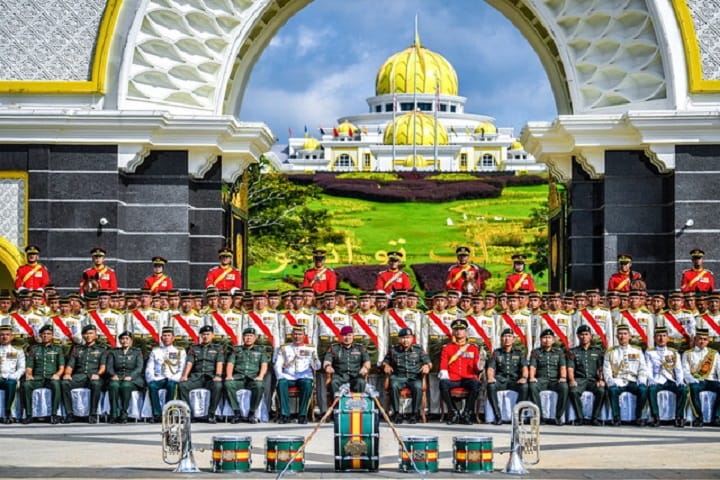 Istiadat pertukaran Pengawal Istana Negara dijalankan dengan penuh tradisi ketenteraan Istiadat pertukaran Pengawal Istana Negara dijalankan dengan penuh tradisi ketenteraan