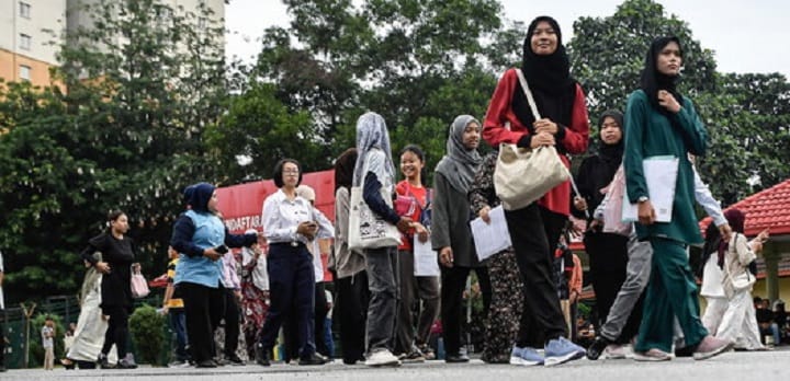 200 pelatih wanita teruja mulakan latihan PLKN 3.0 200 pelatih wanita teruja mulakan latihan PLKN 3.0