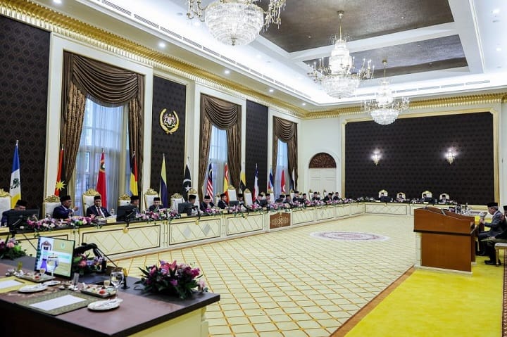 Agong berkenan berangkat ke Mesyuarat Majlis Raja-Raja ke-271 Agong berkenan berangkat ke Mesyuarat Majlis Raja-Raja ke-271