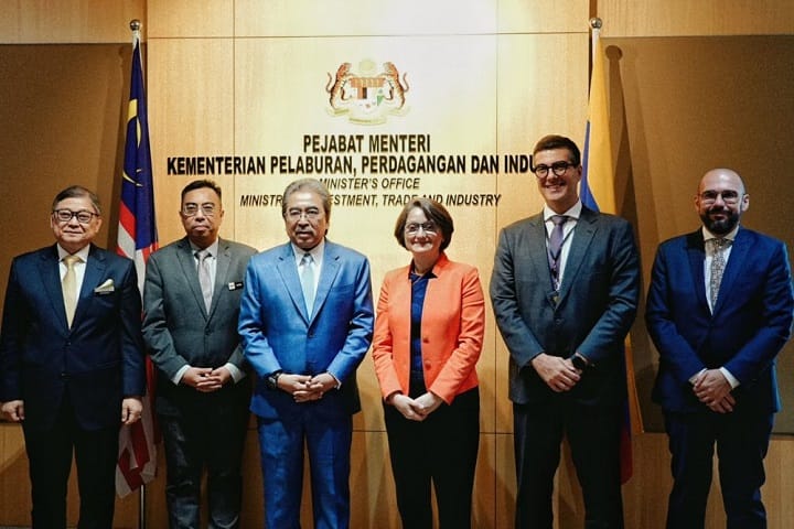 Malaysia sambut baik minat Embraer teroka peluang di Malaysia, buka operasi pemasangan – Johari