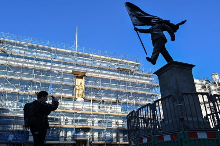 Banksy perkenal arca baharu bersaiz besar di tengah London Banksy perkenal arca baharu bersaiz besar di tengah London