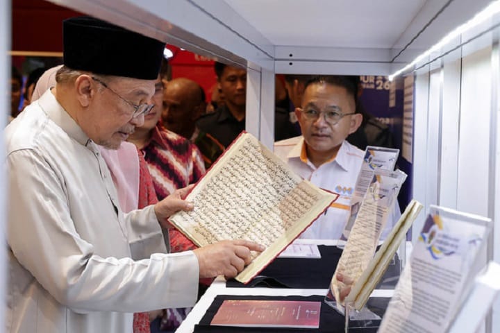 Baucar buku RM100 diteruskan untuk pelajar sekolah menengah, IPTA – Anwar Baucar buku RM100 diteruskan untuk pelajar sekolah menengah, IPTA – Anwar