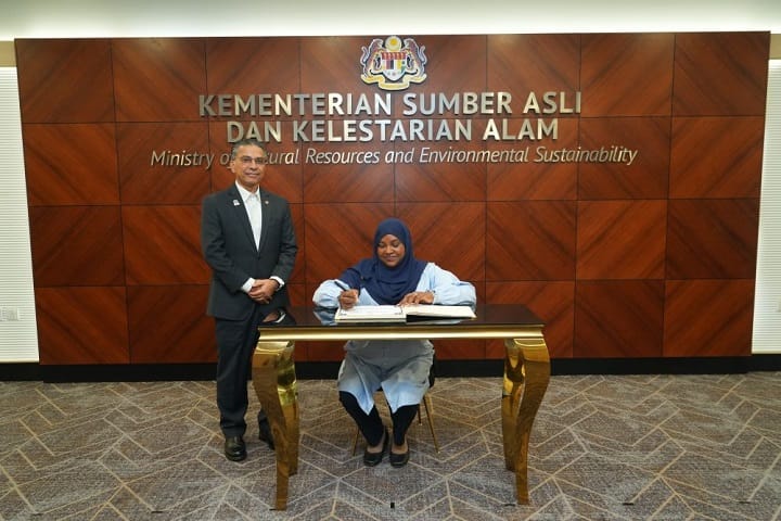 Maldives, menyatakan komitmennya hubungan kerjasama kelestarian alam sekitar dengan Malaysia Maldives, menyatakan komitmennya hubungan kerjasama kelestarian alam sekitar dengan Malaysia