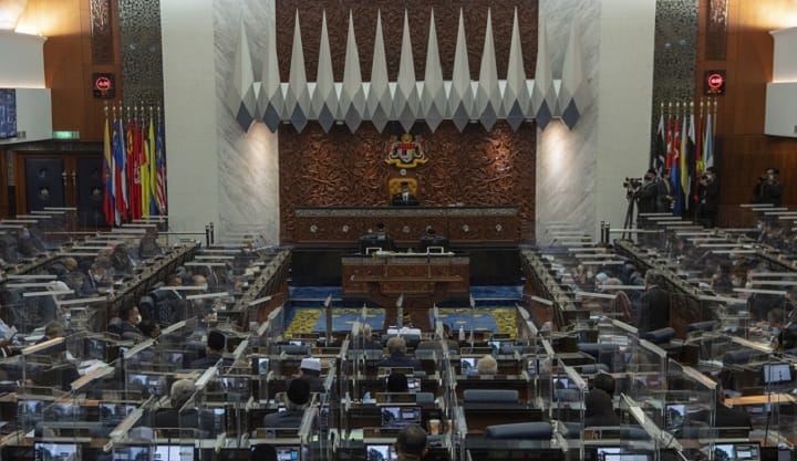 Speaker sahkan kedudukan Hamzah, tempat duduk Muhyiddin berubah