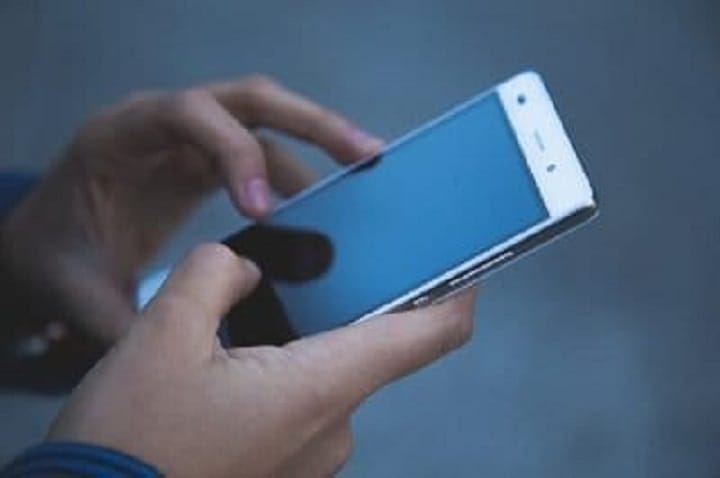 Perancis umum larangan telefon bimbit di sekolah menengah mulai September