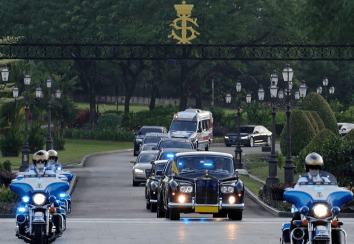 Pemangku Sultan Johor berangkat tiba di Istana Bukit Serene bagi angkat sumpah Exco baharu