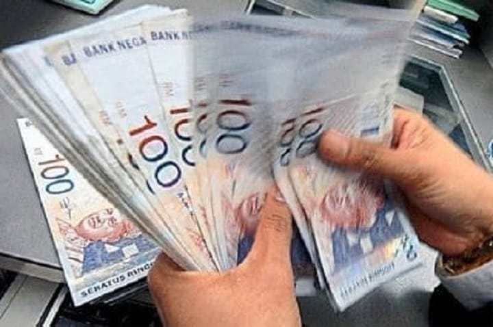 Ringgit diniagakan tinggi berbanding dolar AS Ringgit diniagakan tinggi berbanding dolar AS
