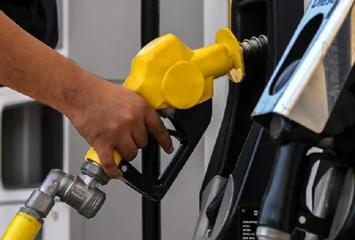 Harga RON97, RON95 dan diesel tanpa subsidi naik 35 sen Harga RON97, RON95 dan diesel tanpa subsidi naik 35 sen