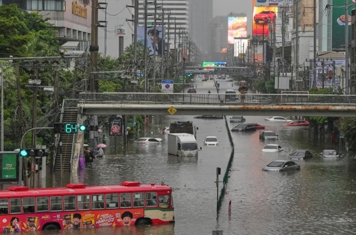 BANJIR THAILAND JEJAS 2.6 JUTA PENDUDUK, 22 TERKORBAN BANJIR THAILAND JEJAS 2.6 JUTA PENDUDUK, 22 TERKORBAN
