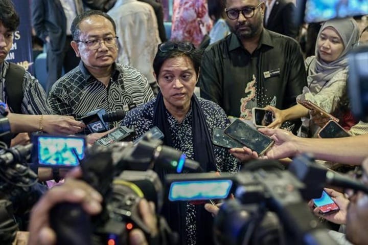 RUU had tempoh jawatan PM siap untuk dibawa ke Parlimen – Azalina