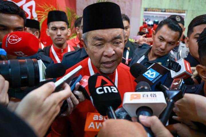 UMNO hormati keputusan Agong, harap yang terbaik buat Najib – Ahmad Zahid