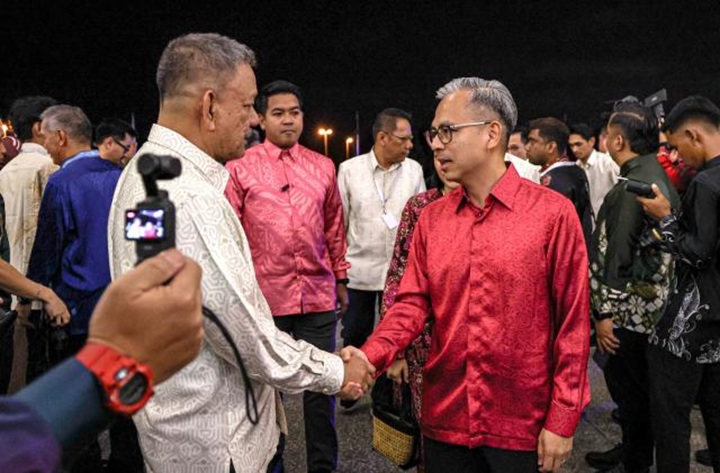 Fahmi seru rakyat bergerak ‘Segulai Sejalai’ bina Malaysia maju, dihormati Fahmi seru rakyat bergerak ‘Segulai Sejalai’ bina Malaysia maju, dihormati