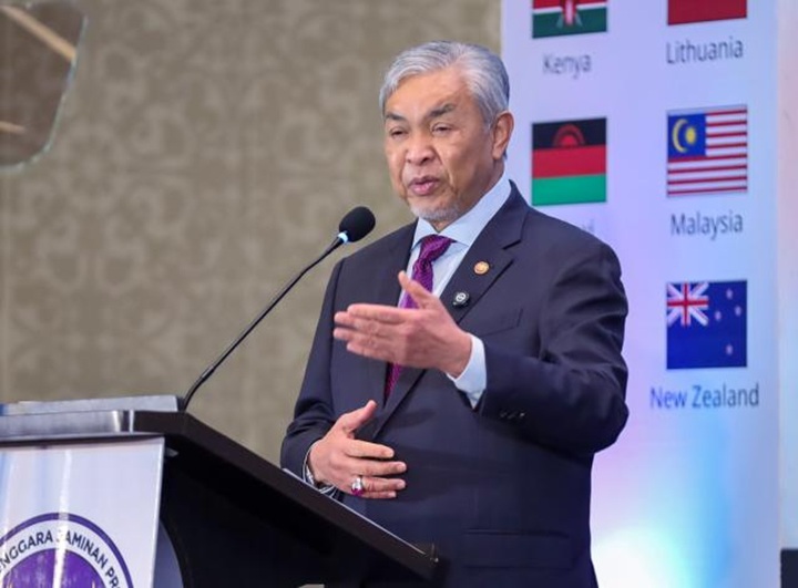 Ahmad Zahid seru ahli UMNO syukuri keputusan, hormati proses pengampunan Najib