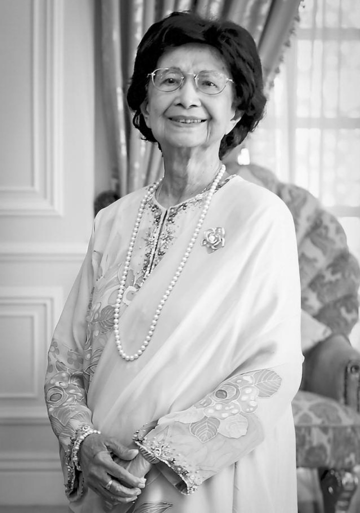 PM ANWAR UCAP TAKZIAH ATAS PEMERGIAN TUN DR SITI HASMAH PM ANWAR UCAP TAKZIAH ATAS PEMERGIAN TUN DR SITI HASMAH
