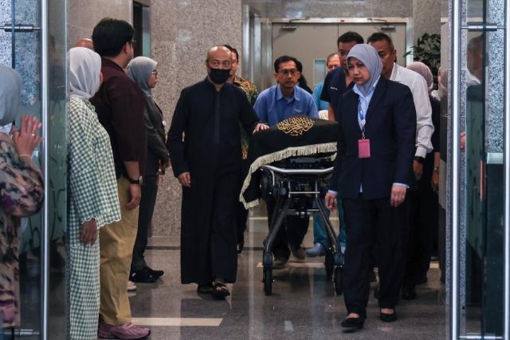 Jenazah Tun Dr Siti Hasmah dibawa pulang ke kediaman di The Mines