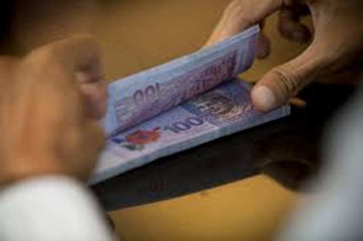 Ringgit dibuka tinggi berbanding dolar AS pada hari ini Ringgit dibuka tinggi berbanding dolar AS pada hari ini