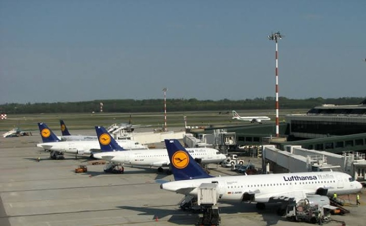 Penerbangan Lufthansa dilencongkan ke Lyon selepas bank kuasa terbakar Penerbangan Lufthansa dilencongkan ke Lyon selepas bank kuasa terbakar