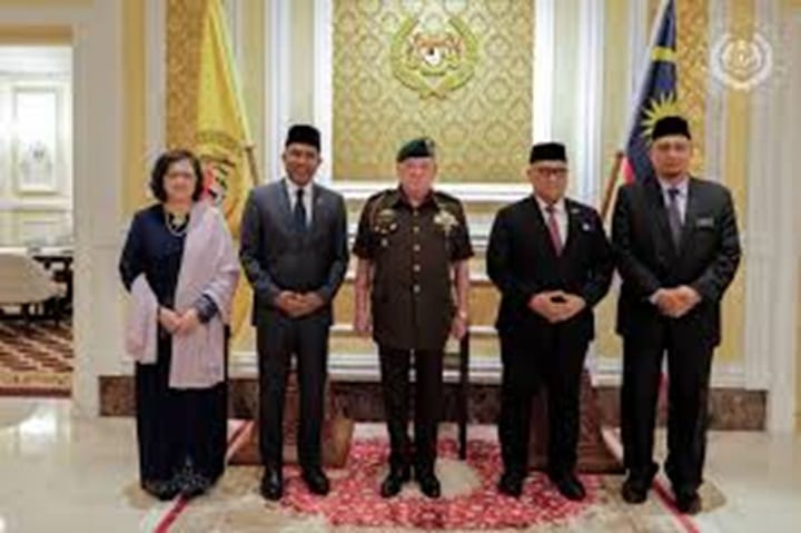 AGONG TERIMA MENGHADAP MENTERI PENDIDIKAN TINGGI, PENGERUSI SURUHANJAYA PERKHIDMATAN AWAM