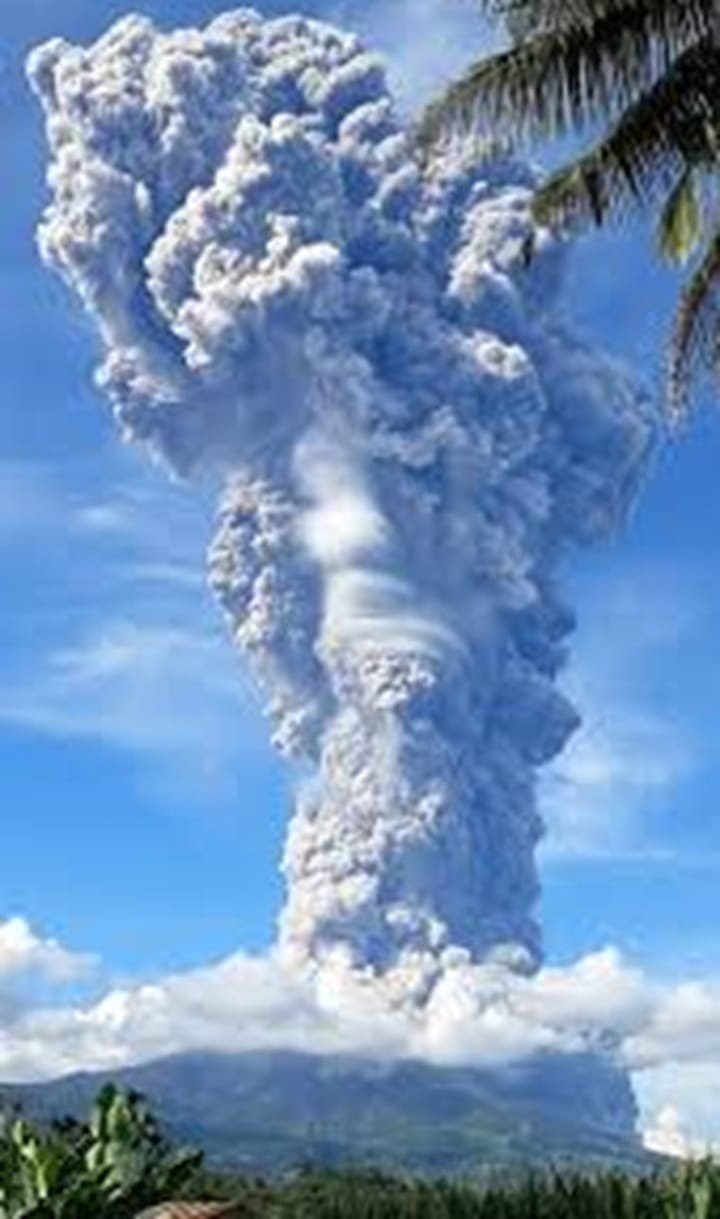 Gunung Sinabung meletus lagi, lebih 600 penduduk dipindahkan di Sumatera Utara Gunung Sinabung meletus lagi, lebih 600 penduduk dipindahkan di Sumatera Utara