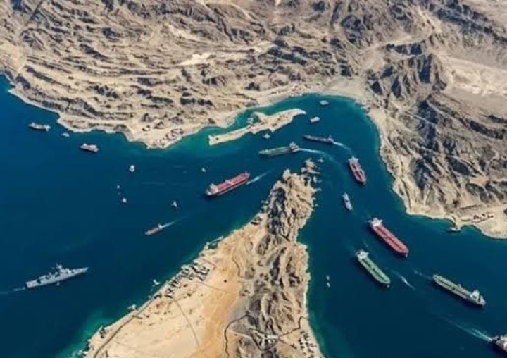 KAPAL TANGKI TERBAKAR SELEPAS TERKENA PROJEKTIL TIDAK DIKETAHUI DI SELAT HORMUZ