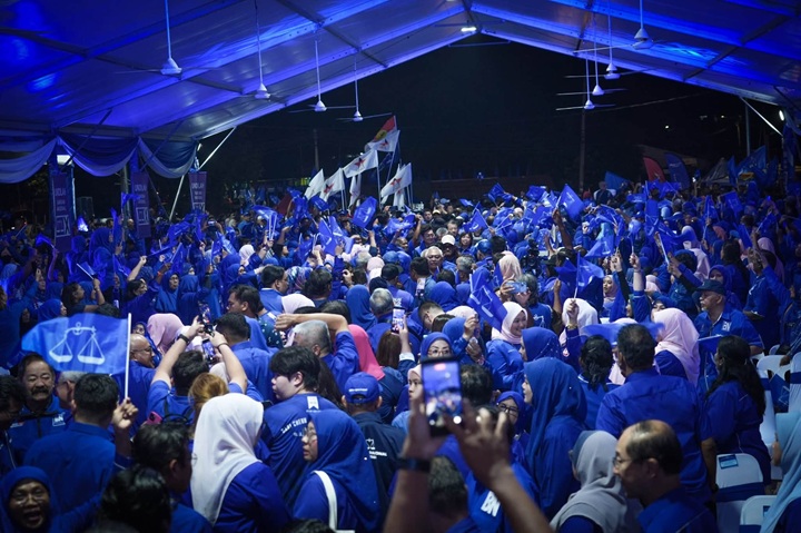 PENGALAMAN, REKOD PENTADBIRAN SANDARAN AB RAUF PERTAHAN MELAKA PENGALAMAN, REKOD PENTADBIRAN SANDARAN AB RAUF PERTAHAN MELAKA