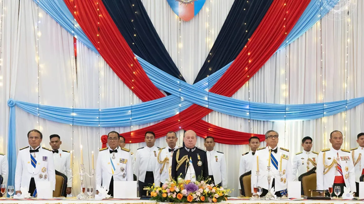 Agong berangkat ke Majlis Santapan Beradat sempena Hari ATM ke-93